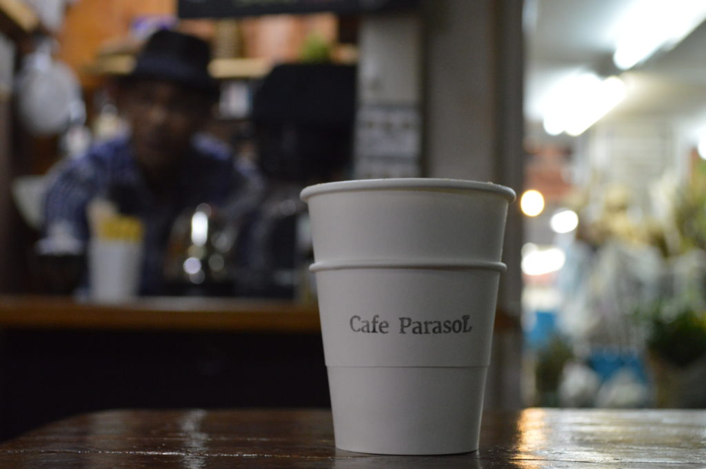 牧志公設市場近くの小さなCafe Parasol